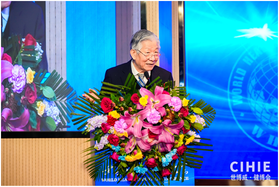 林红总经理应邀出席第十三届世界健康产业大会并接受新华社中国名牌栏目采访
